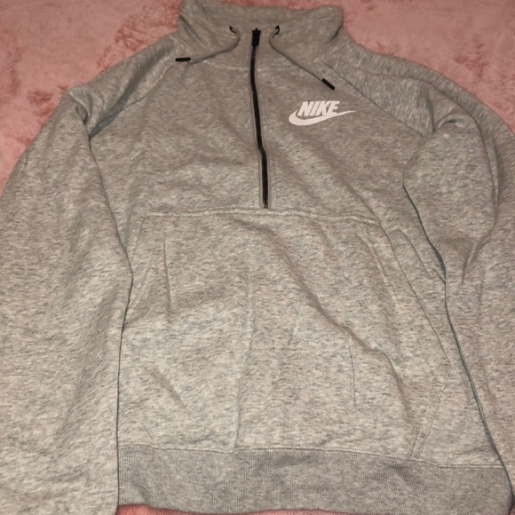 Nike Tops - Nike women’s crew neck